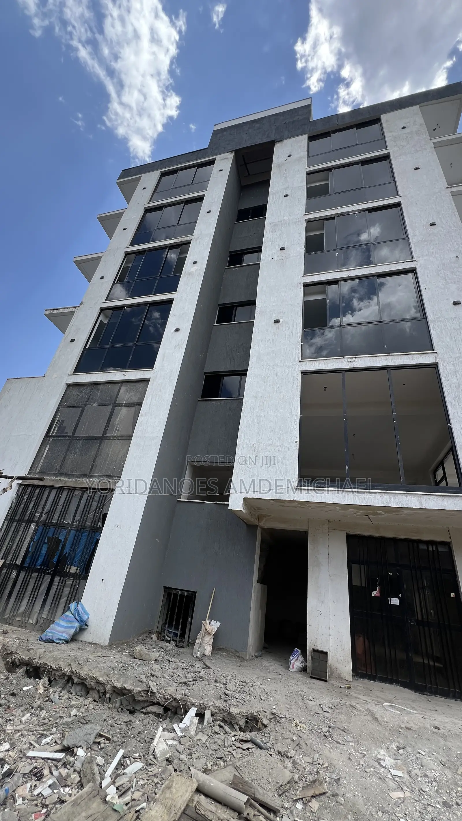 8bdrm Apartment in Tuludimtu, Akaky Kaliti for sale