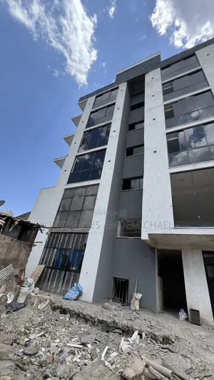 8bdrm Apartment in Tuludimtu, Akaky Kaliti for sale