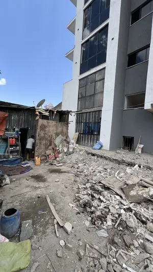 8bdrm Apartment in Tuludimtu, Akaky Kaliti for sale