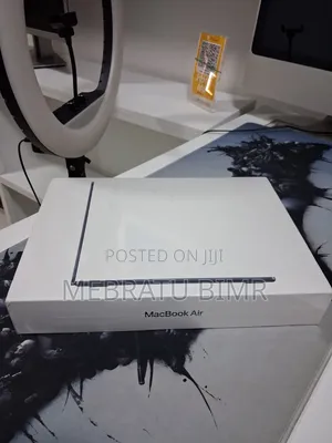New Laptop Apple MacBook Air 2022 M2 8GB Apple M2 SSD 256GB