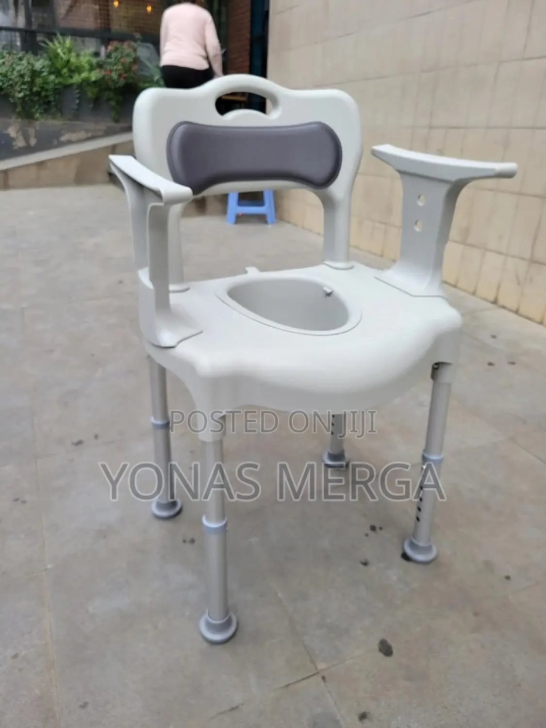 Toilet Chair末身accommodate Different User Needs and Preferences.