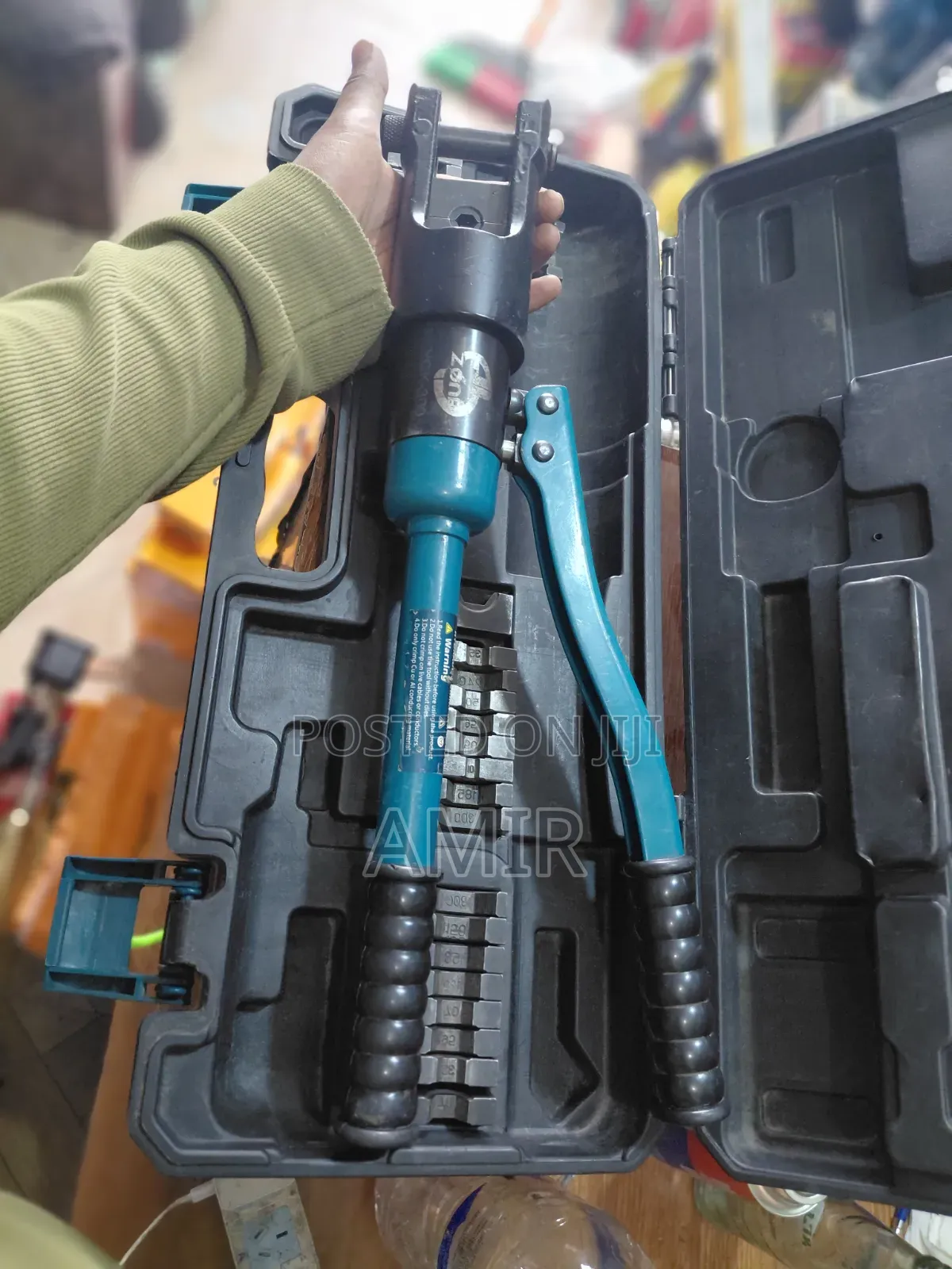 Slightly Used Hydraulic Cable Crimping Tool (Yqk-300) With 12 Die