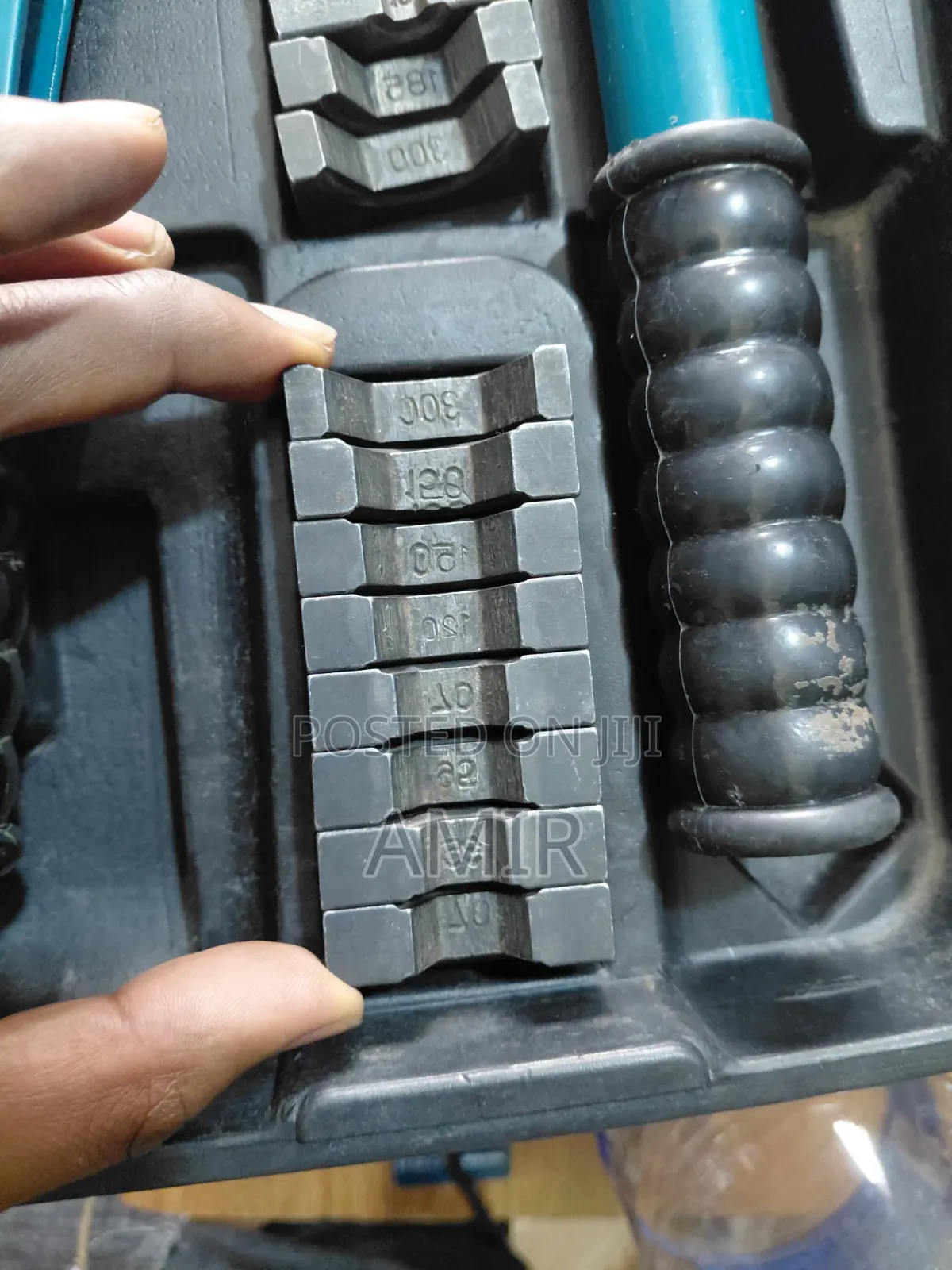 Slightly Used Hydraulic Cable Crimping Tool (Yqk-300) With 12 Die