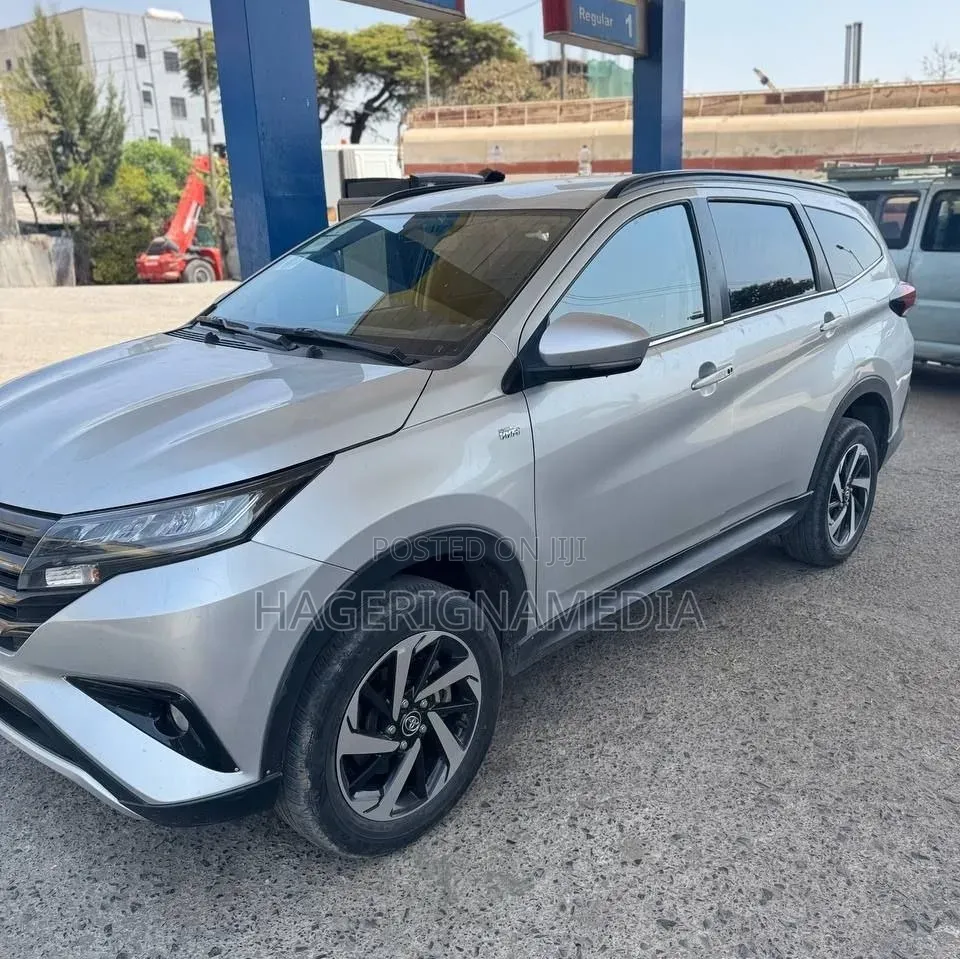Toyota Rush 2022 Silver
