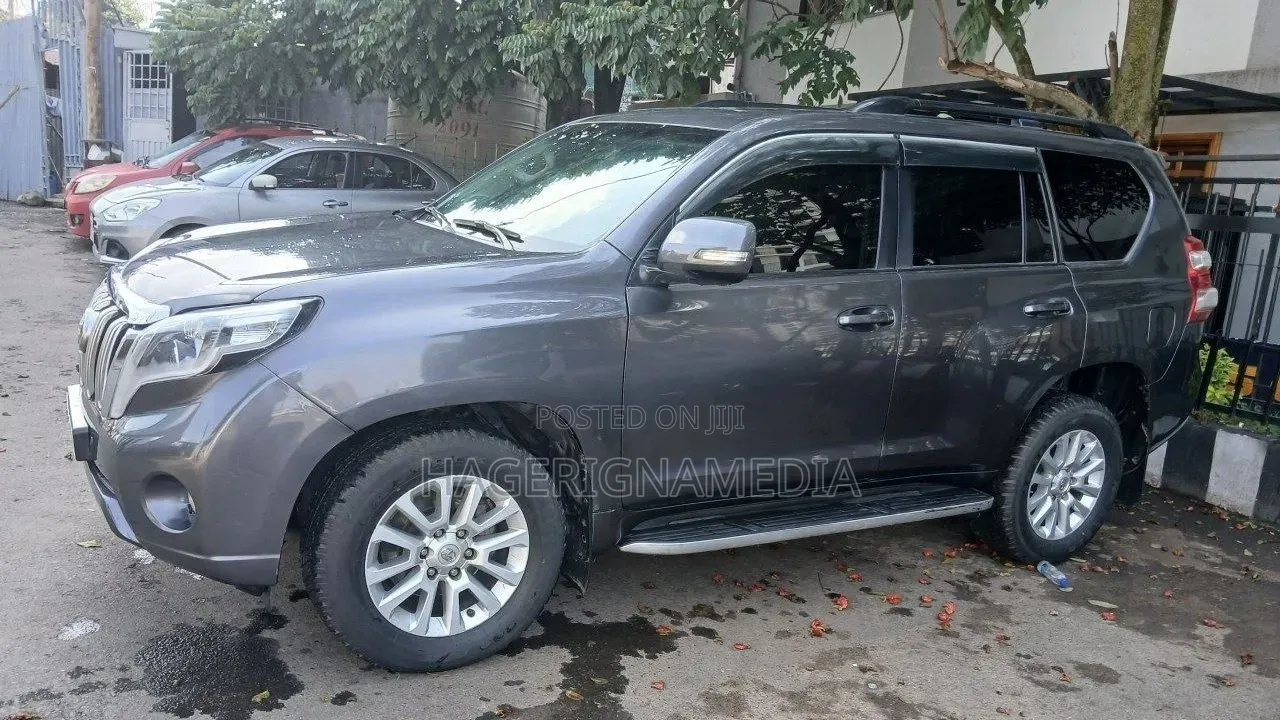 Toyota Land Cruiser 2015 Gray