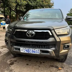 Toyota Hilux 2021 Gray