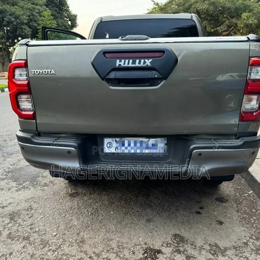 Toyota Hilux 2021 Gray