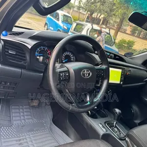 Toyota Hilux 2021 Gray