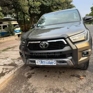 Toyota Hilux 2021 Gray