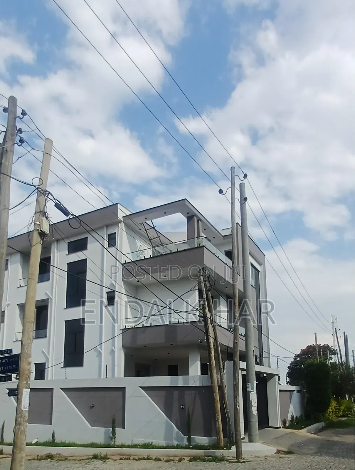 6bdrm House in ጅ+2, Bole for sale