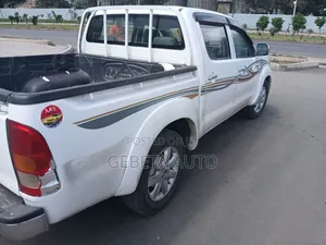 Toyota Hilux 2006 White