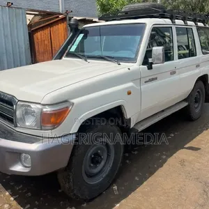 Toyota Land Cruiser 2016 White