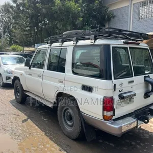 Toyota Land Cruiser 2016 White