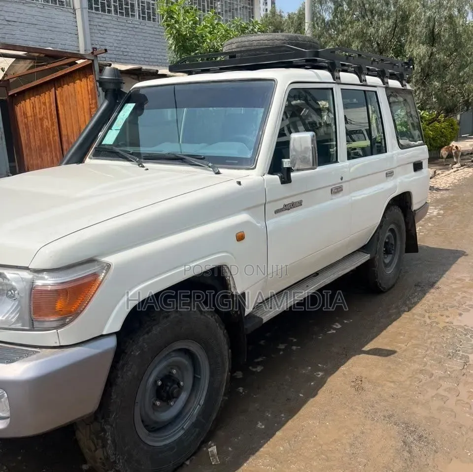 Toyota Land Cruiser 2016 White