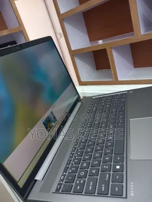 New Laptop HP ZBook Firefly G8 16GB Intel Core i7 SSD 1T