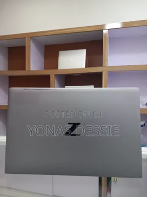 New Laptop HP ZBook Firefly G8 16GB Intel Core i7 SSD 1T