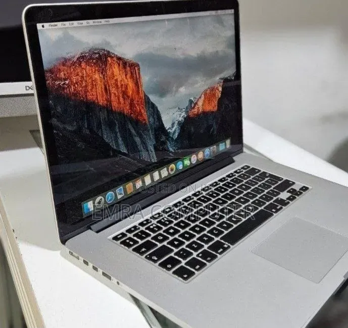 New Laptop Apple MacBook Pro 2015 16GB Intel Core i7 SSD 256GB
