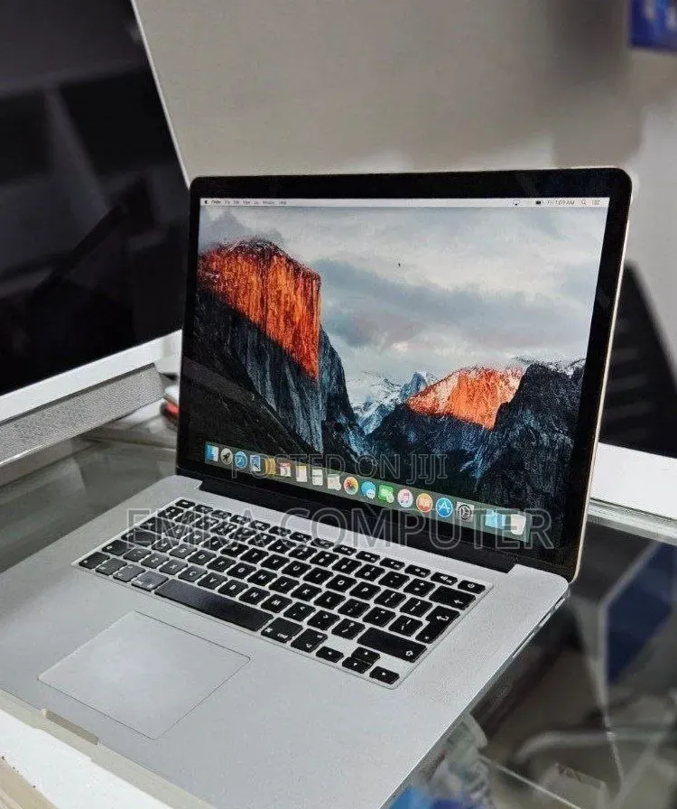 New Laptop Apple MacBook Pro 2015 16GB Intel Core i7 SSD 256GB