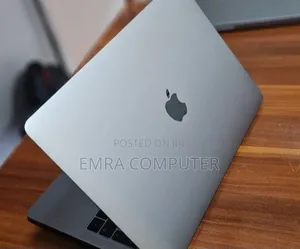 New Laptop Apple MacBook Pro 2017 8GB Intel Core i5 SSD 256GB