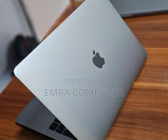 New Laptop Apple MacBook Pro 2017 8GB Intel Core i5 SSD 256GB