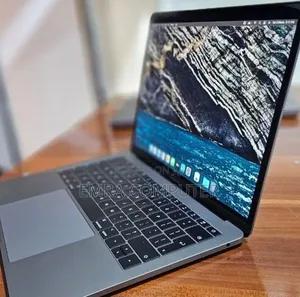 New Laptop Apple MacBook Pro 2017 8GB Intel Core i5 SSD 256GB