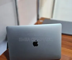 New Laptop Apple MacBook Pro 2017 8GB Intel Core i5 SSD 256GB
