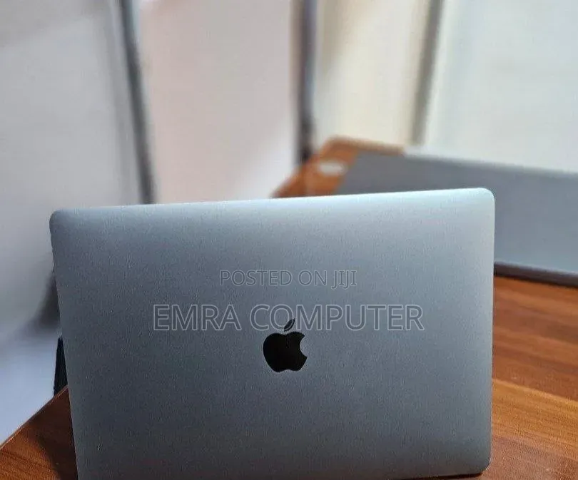 New Laptop Apple MacBook Pro 2017 8GB Intel Core i5 SSD 256GB