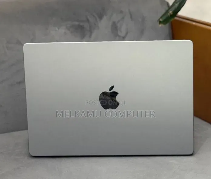 New Laptop Apple MacBook Pro 2021 M1 16GB Apple M1 SSD 1T