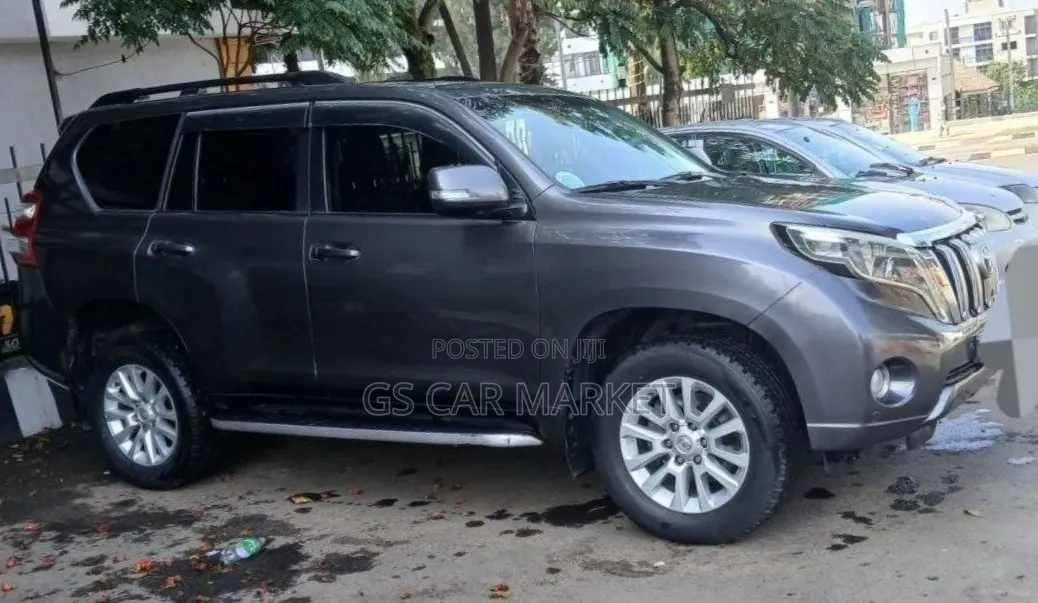 Toyota Land Cruiser Prado 2015 Gray