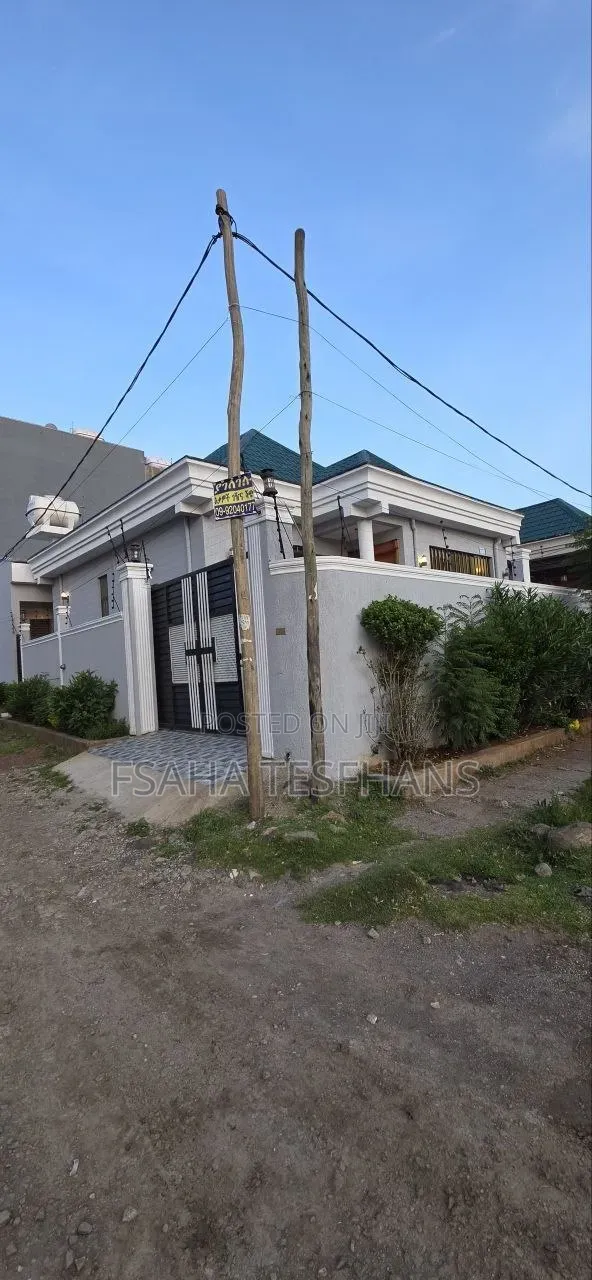 3bdrm Villa in Villa, Bole for rent