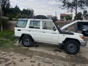 Toyota Land Cruiser 2016 White