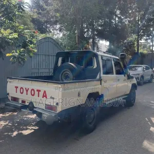 Toyota Land Cruiser 2017 White
