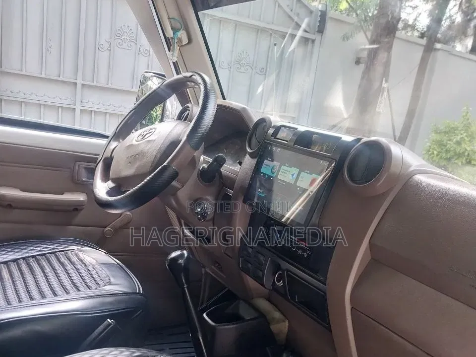 Toyota Land Cruiser 2017 White