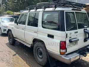Toyota Land Cruiser 2016 White