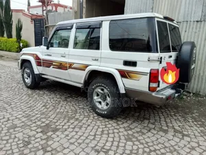 Toyota Land Cruiser 2012 White