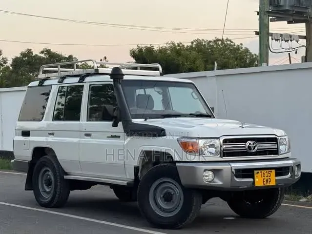 Toyota Land Cruiser 2012 White