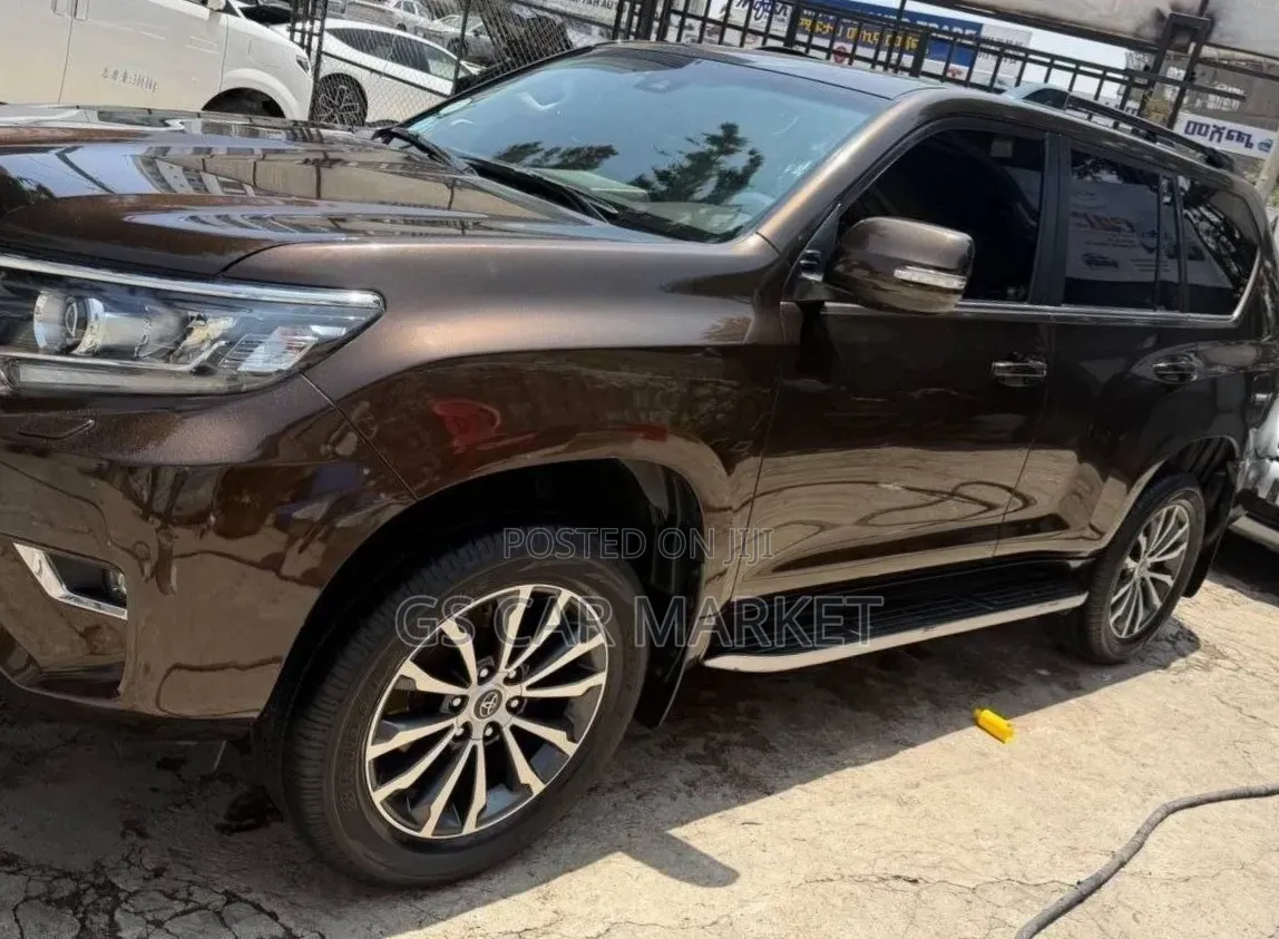 Toyota Land Cruiser Prado 2022 Brown