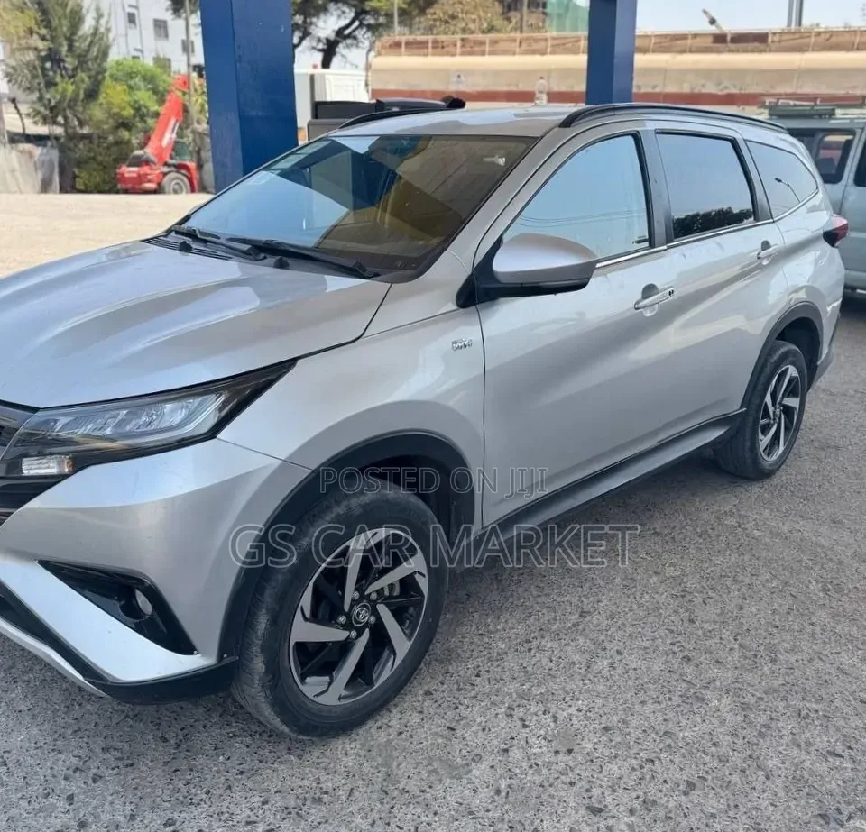 Toyota Rush 2022 Silver