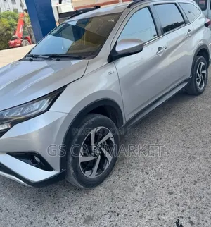 Toyota Rush 2022 Silver
