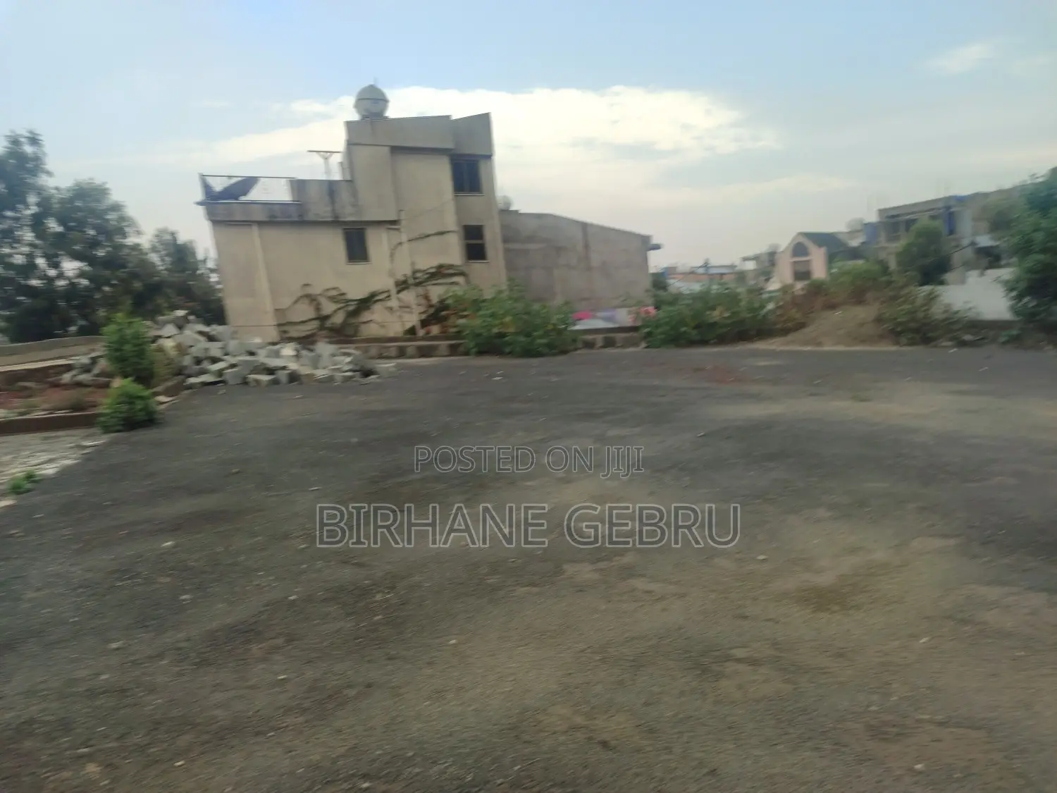 Space Rent for Garage Car Washing and Othet