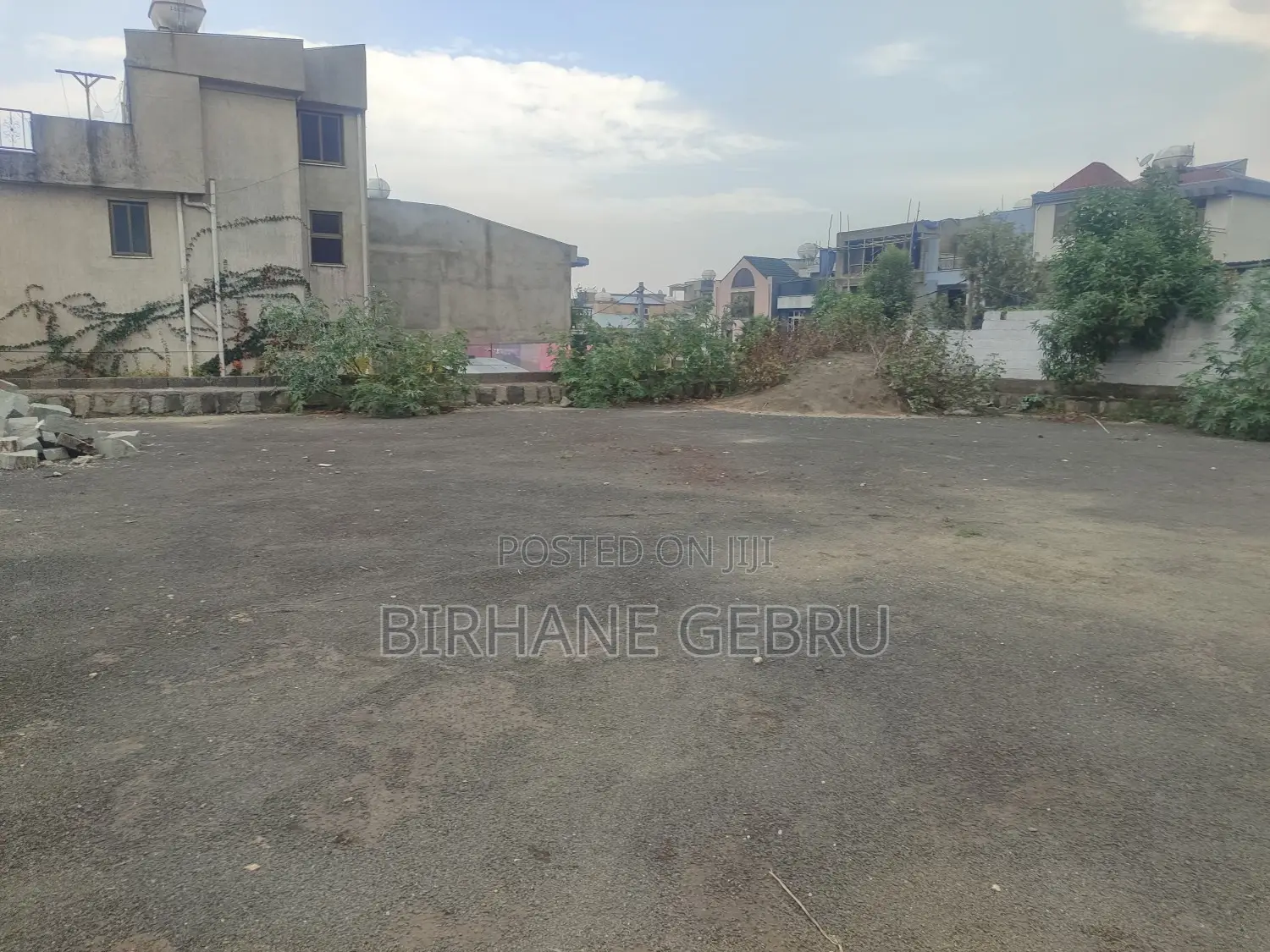 Space Rent for Garage Car Washing and Othet