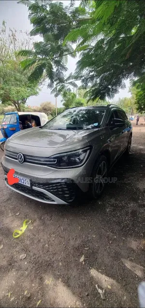 Volkswagen ID.6 2024 Gold