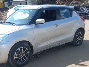 Suzuki Swift 2023 White