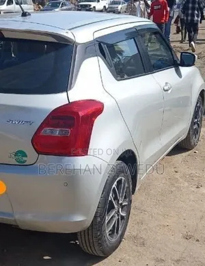 Suzuki Swift 2023 White
