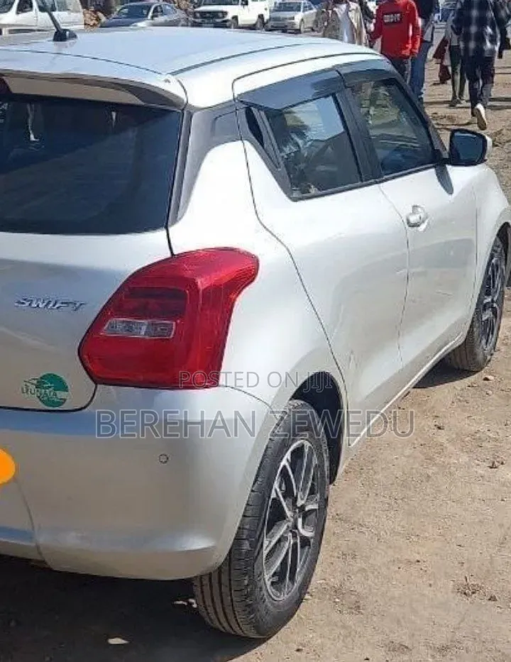 Suzuki Swift 2023 White