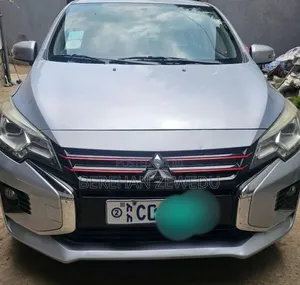 Mitsubishi Attrage 2021 Silver