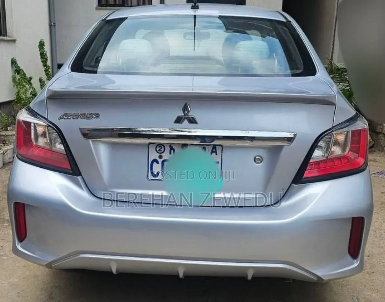 Mitsubishi Attrage 2021 Silver