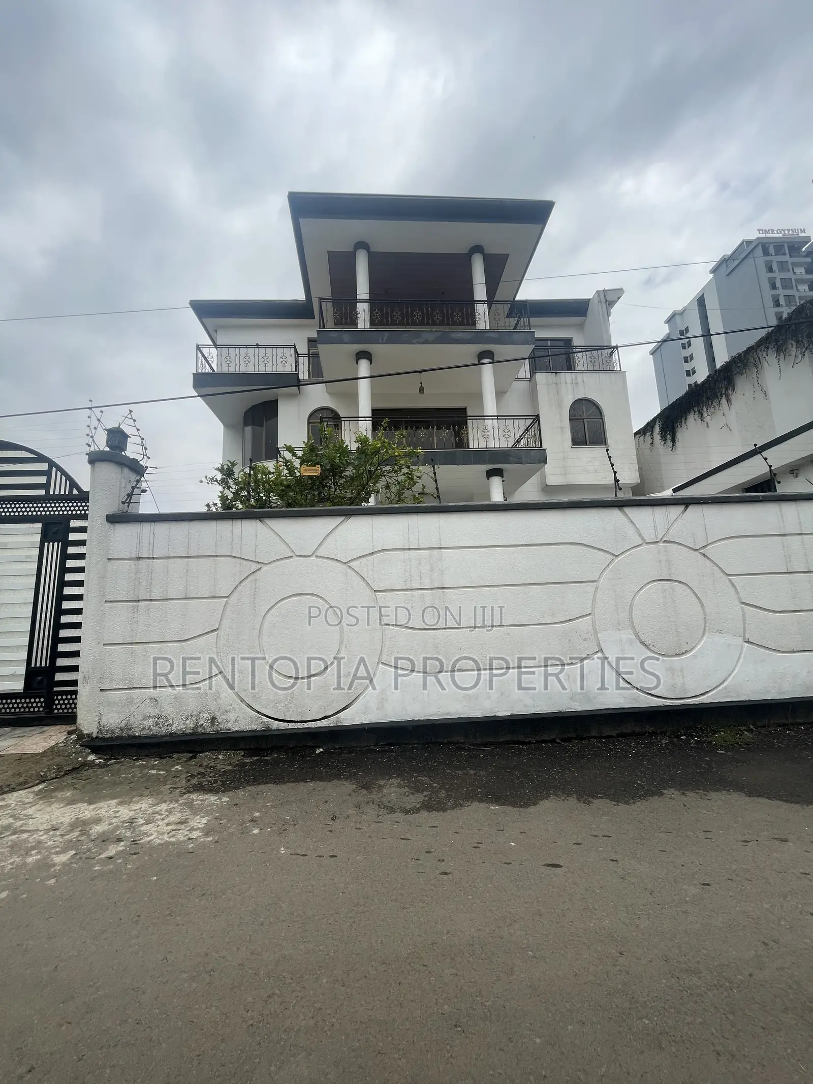 10bdrm House in Bole for rent