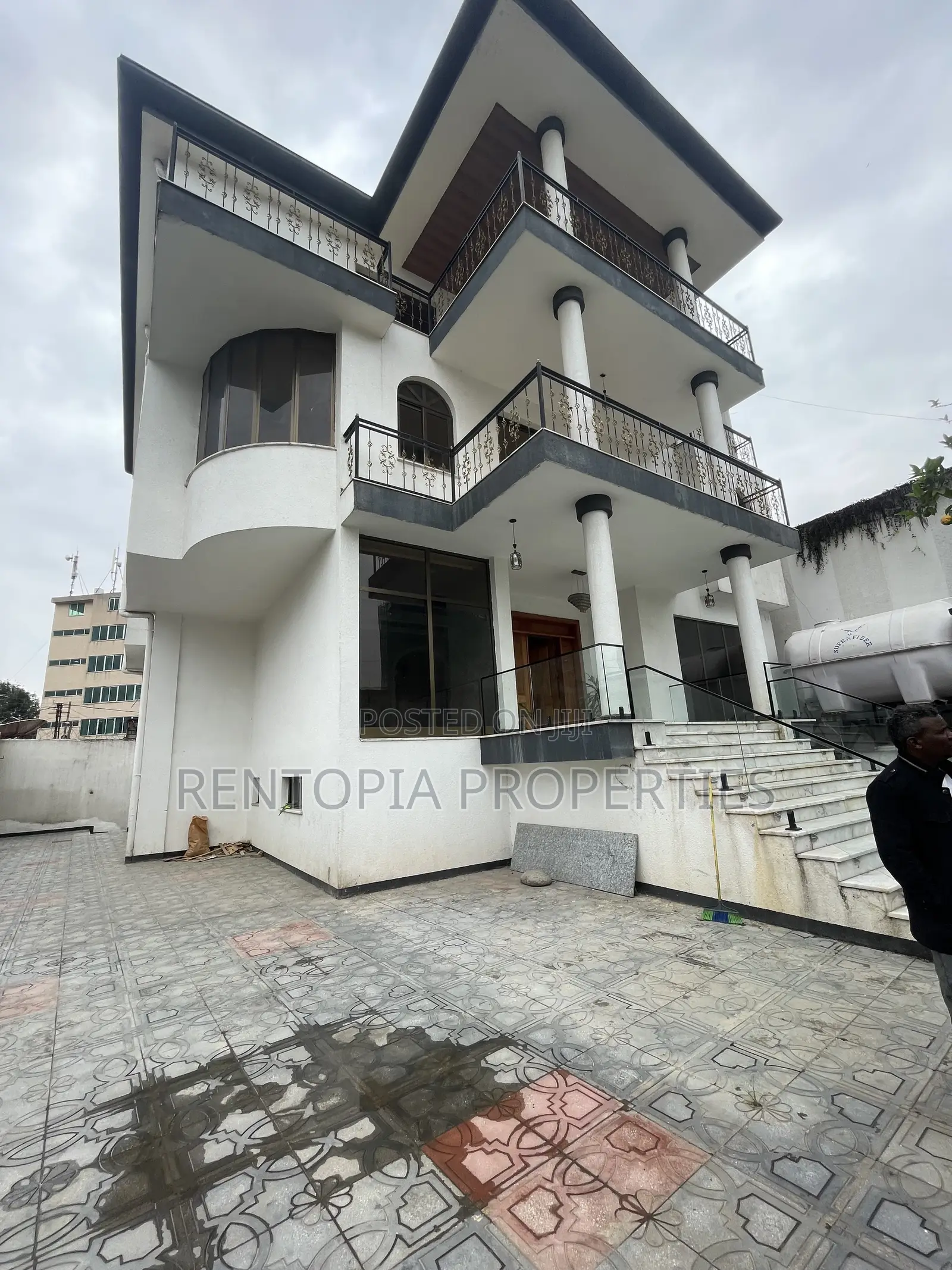 10bdrm House in Bole for rent