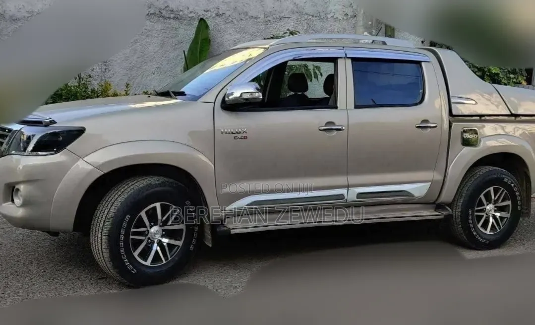 Toyota Hilux 2015 Gold
